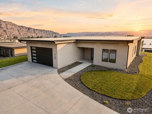 9104 Harvest Ln Nw, Quincy, WA, 98848-8600 | Card Image