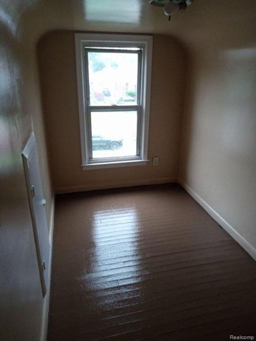 15915 Sussex St, Detroit, MI, 48227-2682 | Card Image