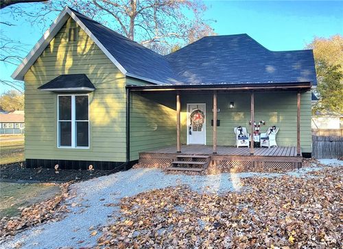 318 N Chestnut St, Windsor, IL, 61957-1314 | Card Image