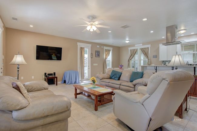 Living Room | Image 10