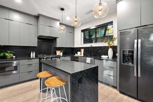 2209 Rae Dell Ave, Austin, TX, 78704-3954 | Card Image