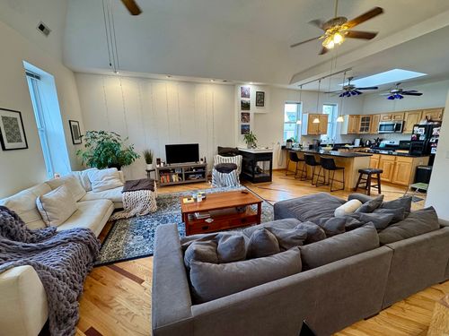 2-1000 Wood St, Chicago, IL, 60622-3261 | Card Image
