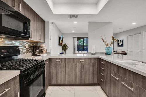 31-200 E Racquet Club Rd, Palm Springs, CA, 92262 | Card Image
