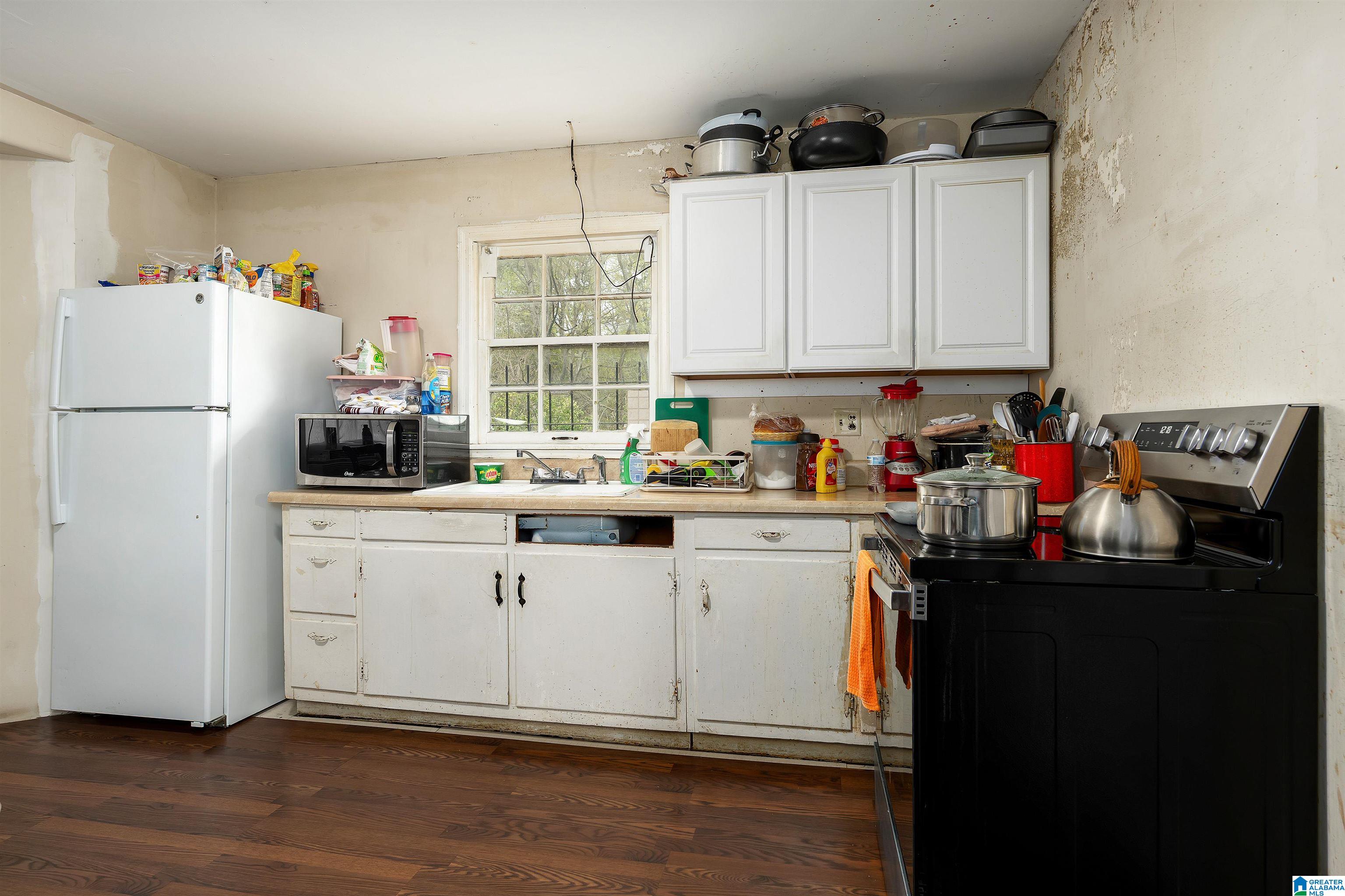 Residential in MIDFIELD