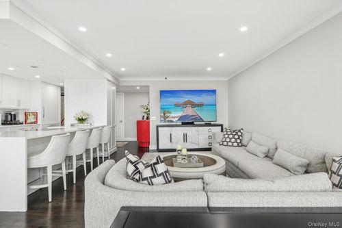 901-100 Hilton Ave, Garden City, NY, 11530-1569 | Card Image