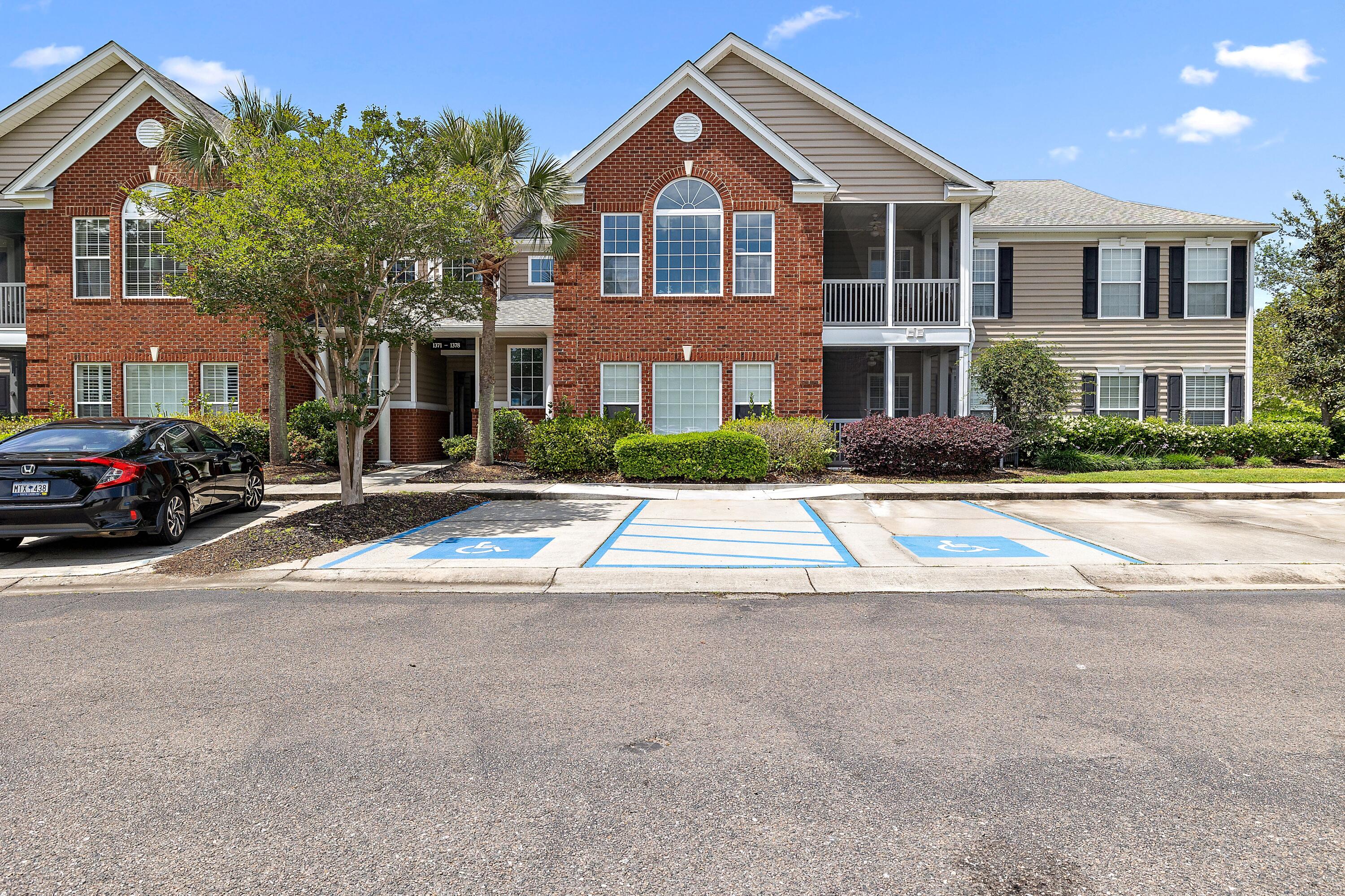 Hopton Cir, Mount Pleasant, SC 29466