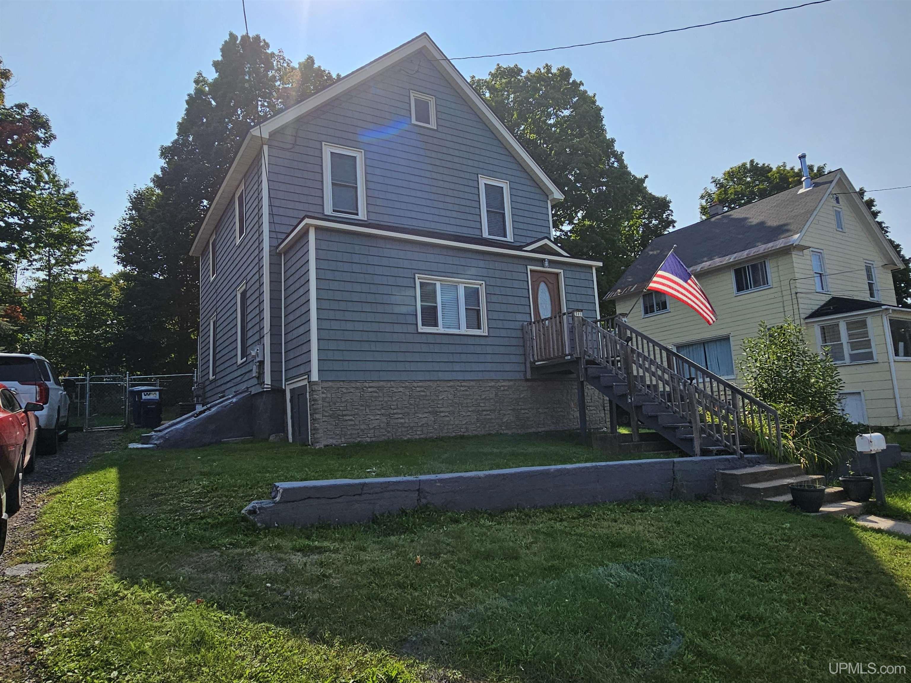 Edwards Ave, Houghton, MI 49931