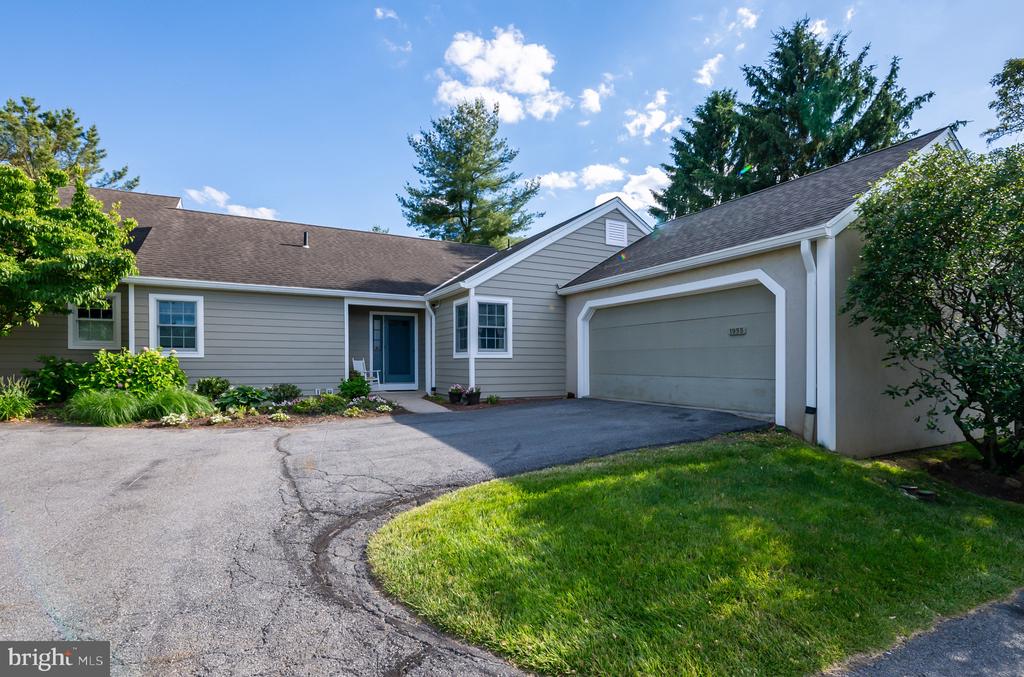Meadow Ln, Reading, PA 19610