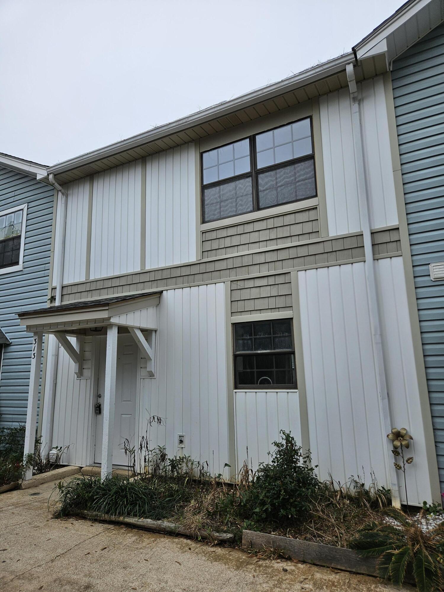 Oxford Ct, Mary Esther, FL 32569