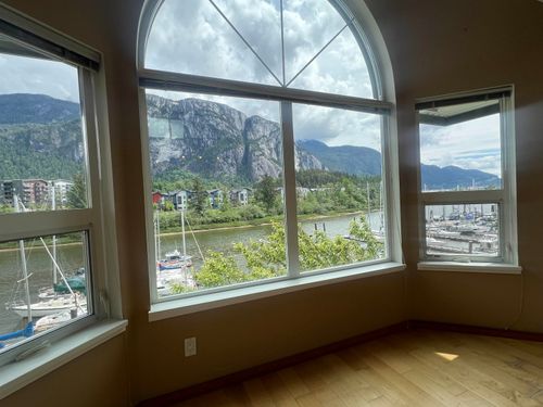 305-1468 Pemberton Ave, Squamish, BC, V8B0K2 | Card Image