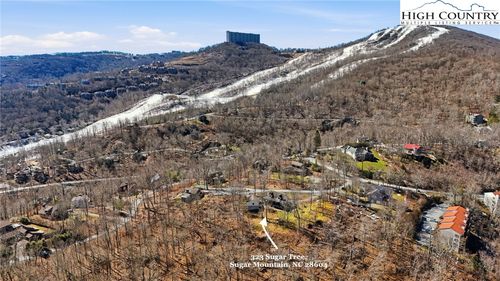 323 Sugar Tree Ln, Sugar Mountain, NC, 28604-9629 | Card Image