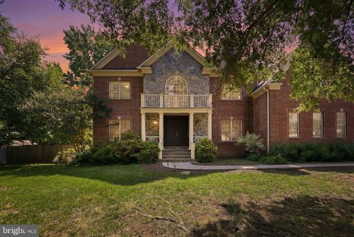 8813 Oak Leaf Dr, Alexandria, VA, 22309-4034 | Card Image