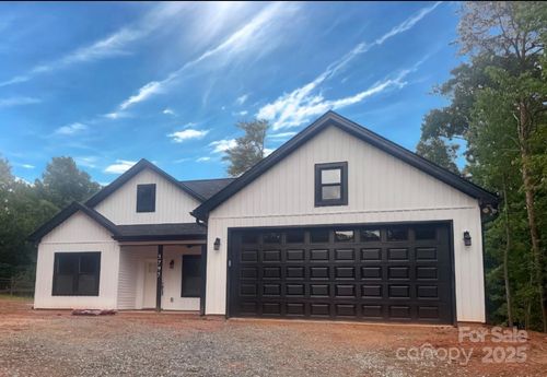 5795 Us Highway 52, Salisbury, NC, 28146-8136 | Card Image