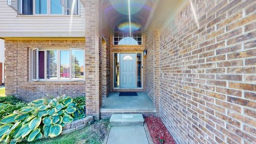 53266 Forestglade Dr, Chesterfield, MI, 48047-2740 | Card Image