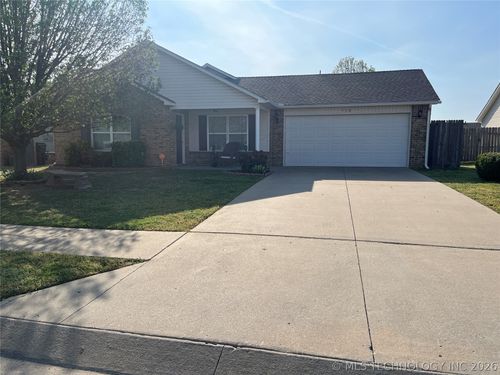 520 S Creek Street, Skiatook, OK, 74070 | Card Image