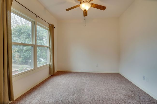 617 E Worth St, House other with 3 bedrooms, 2 bathrooms and null parking in Grapevine TX | Image 4