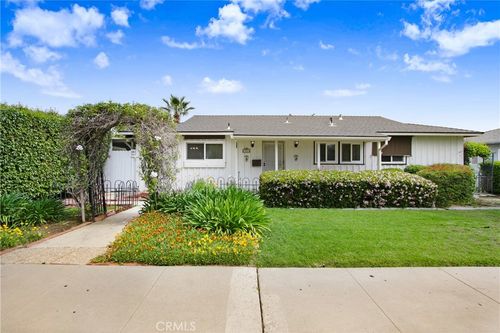 927 Alta Loma Dr, Corona, CA, 92882-4014 | Card Image