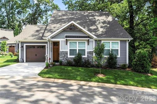 10 Heartleaf Cir, Arden, NC, 28704-1490 | Card Image