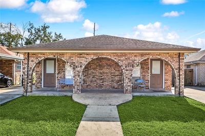 8512 14 Valor Drive, Home with 4 bedrooms, 2 bathrooms and null parking in Chalmette LA | Image 1