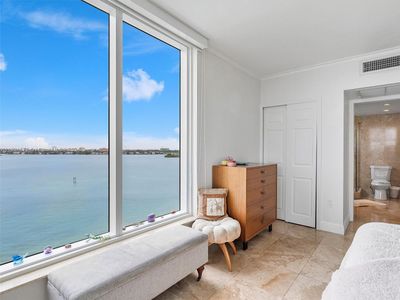 9P - 10350 W Bay Harbor Dr, Condo with 2 bedrooms, 2 bathrooms and null parking in Bay Harbor Islands FL | Image 1