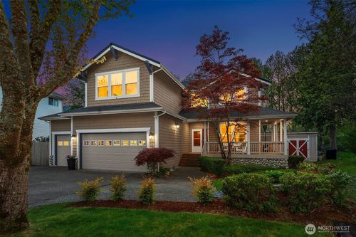 915 Snoqualm Pl, North Bend, WA, 98045-9143 | Card Image