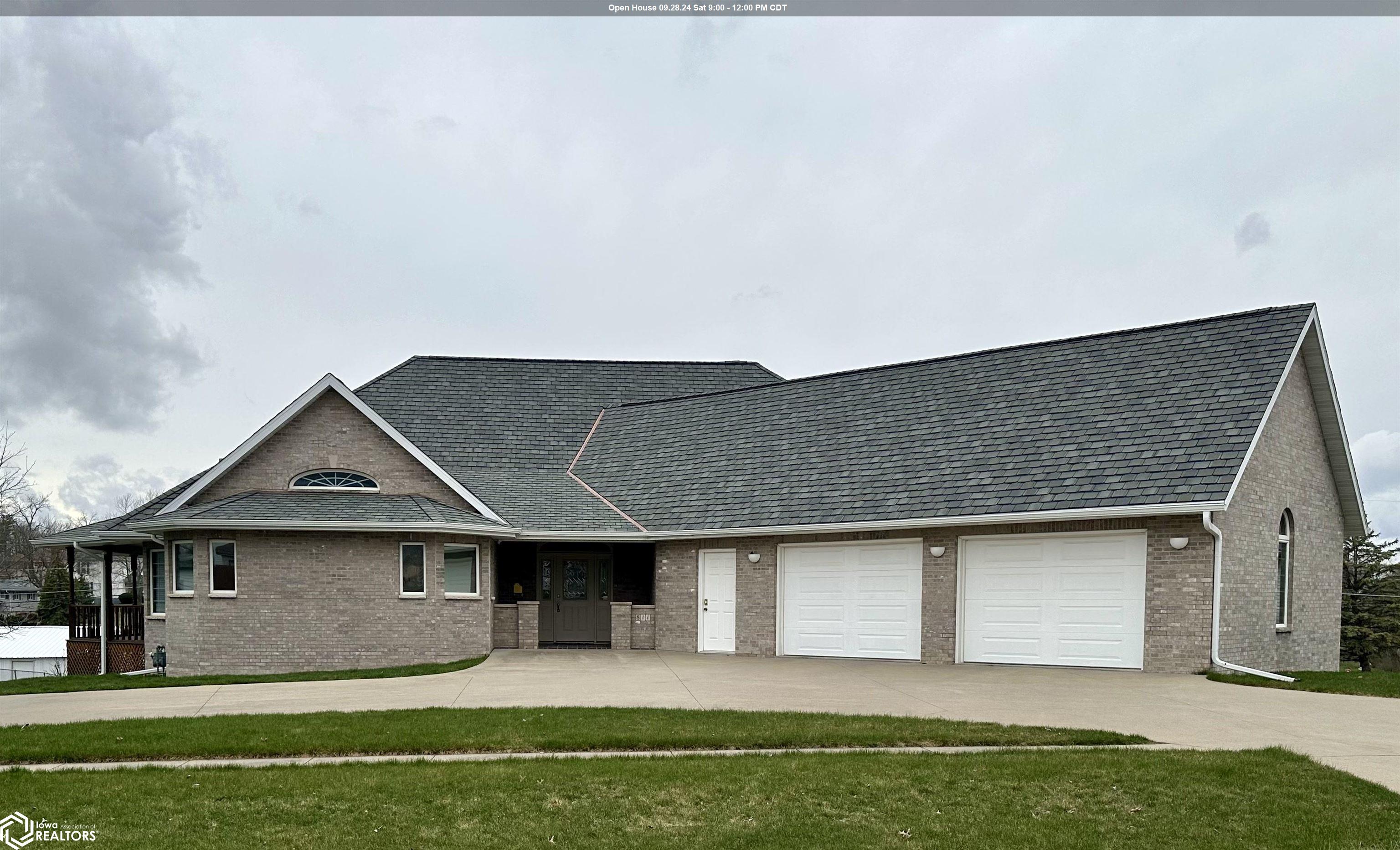 Main St, Chariton, IA 50049