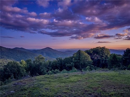 659 Dogwood Ln, Blowing Rock, NC, 28605-6443 | Card Image