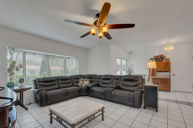 7340 Sw 123 Rd Ter, House other with 5 bedrooms, 3 bathrooms and null parking in Pinecrest FL | Image 6