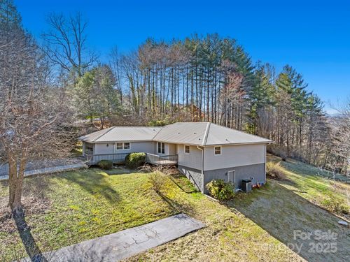 30 Hubbard Cir, Penrose, NC, 28766-8700 | Card Image