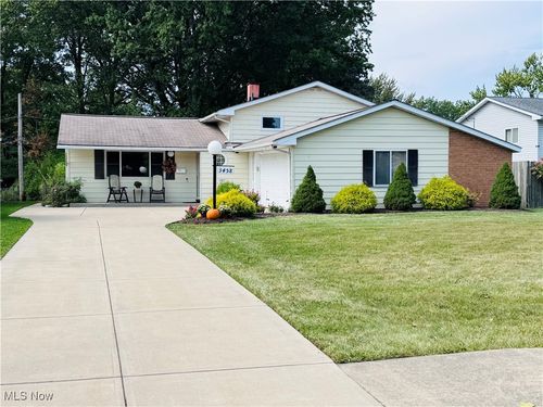 3458 Dawn Dr, North Olmsted, OH, 44070-1223 | Card Image