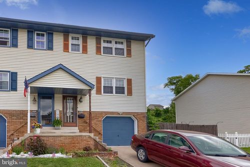 1831 Lakeside Dr, MIDDLETOWN, PA, 17057-3412 | Card Image