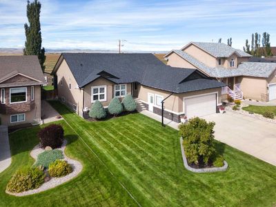 11 Link Spur, House detached with 6 bedrooms, 3 bathrooms and 4 parking in Claresholm AB | Image 1