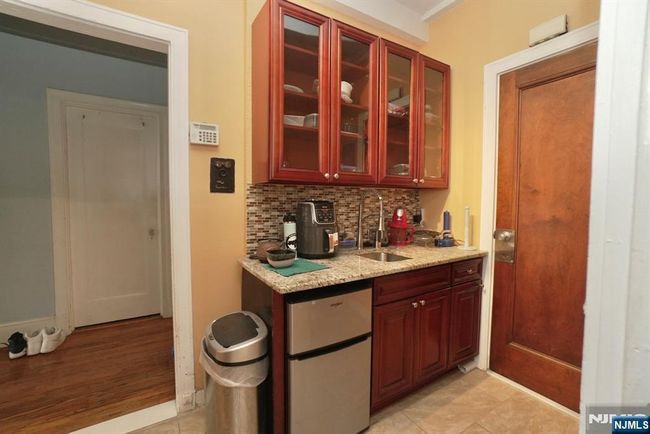 363-37 Mount Prospect, Condo with 3 bedrooms, 2 bathrooms and null parking in Newark NJ | Image 9