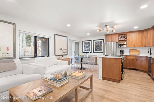 a2-425 Park Cir, Aspen, CO, 81611-2441 | Card Image