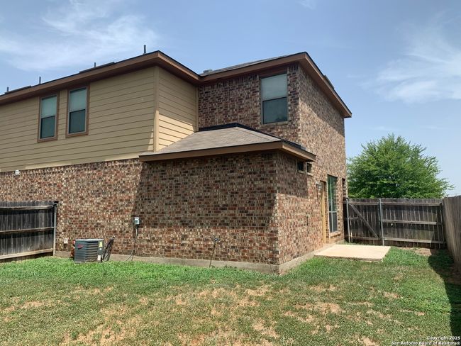 201 Anne Louise Dr, Home with 3 bedrooms, 3 bathrooms and null parking in New Braunfels TX | Image 38