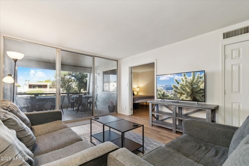 b226-7625 E Camelback Rd, Scottsdale, AZ, 85251-2105 | Card Image