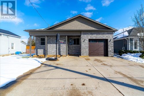 44 Stover St N, Norwich, ON, N0J1P0 | Card Image