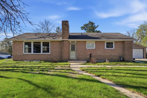 205 1st Avenue Nw, New London, MN, 56273 | Card Image