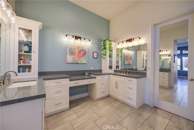 Primary Bathroom | Image 28