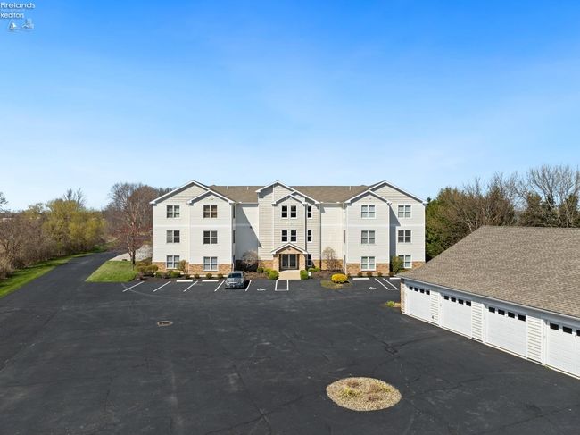 L3F - 6011 E Harbor Rd, Condo with 3 bedrooms, 2 bathrooms and 1 parking in Marblehead OH | Image 4