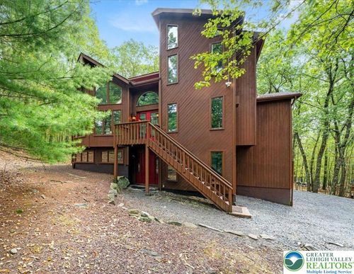 141 Hyland Dr, East Stroudsburg, PA, 18301-6769 | Card Image