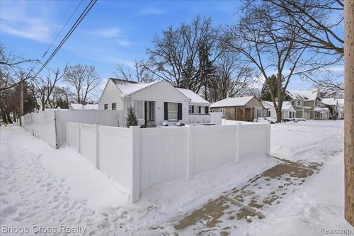 2896 Dorchester Rd, Birmingham, MI, 48009-7425 | Card Image