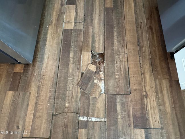 damaged fllor | Image 12
