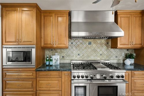 3725 Gardenia Ave, Long Beach, CA, 90813-5119 | Card Image