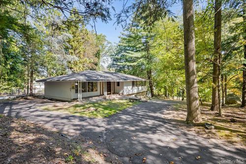 16 Wagon Wheel Dr, New City, NY, 10956-1338 | Card Image