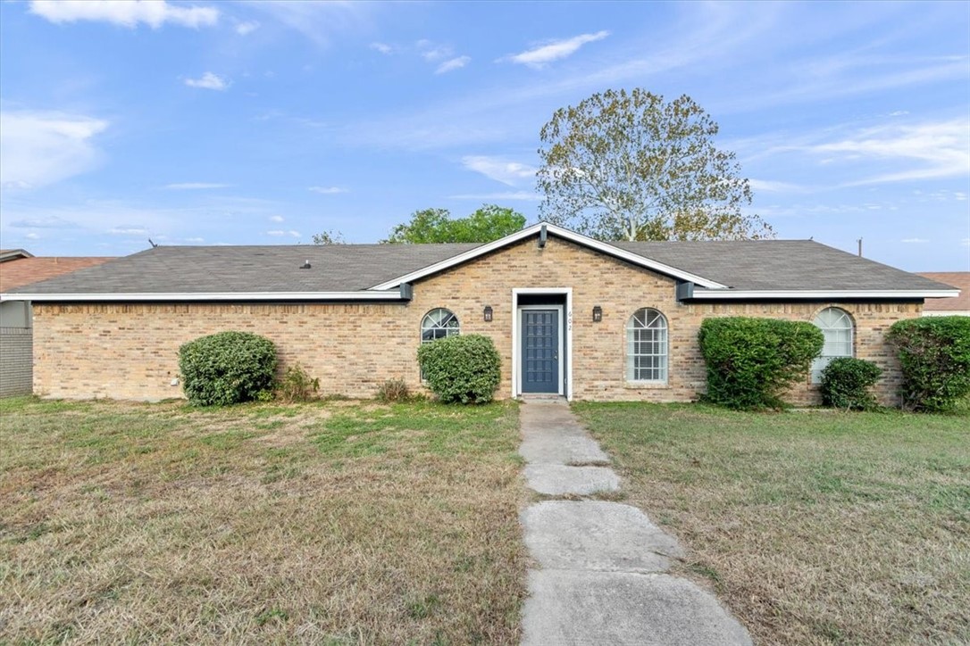 Rolling Hills Dr, Hewitt, TX 76643