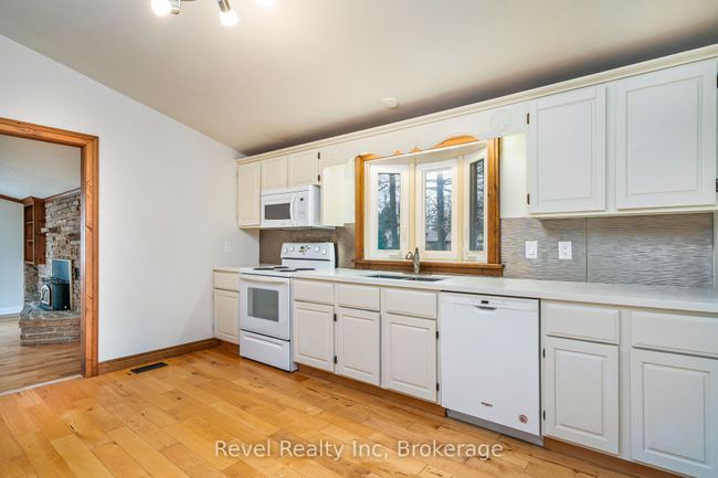 90 Edgewater Rd, House other with 3 bedrooms, 3 bathrooms and 8 parking in Wasaga Beach ON | Image 10