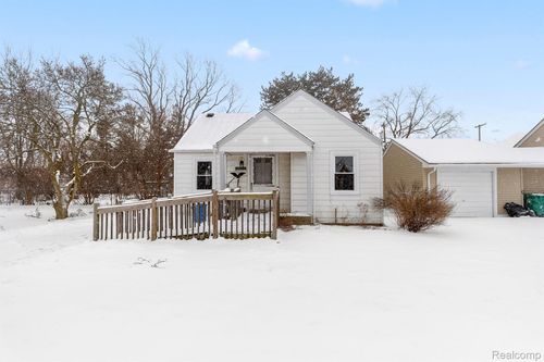 28643 Beechwood St, Garden City, MI, 48135-2418 | Card Image
