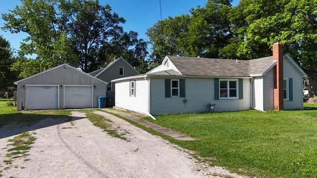 131 N Walnut St, House other with 3 bedrooms, 1 bathrooms and 2 parking in Minonk IL | Image 5