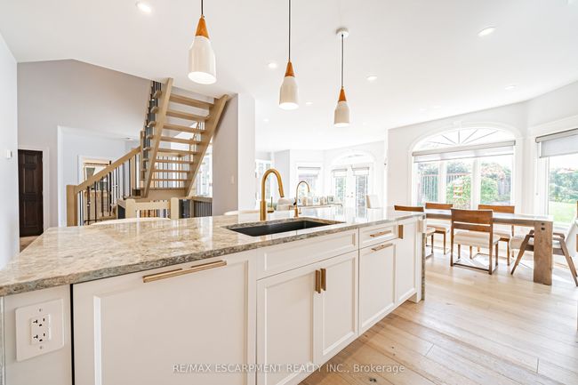70 Oak Ave, House other with 6 bedrooms, 4 bathrooms and 7 parking in Dundas ON | Image 7